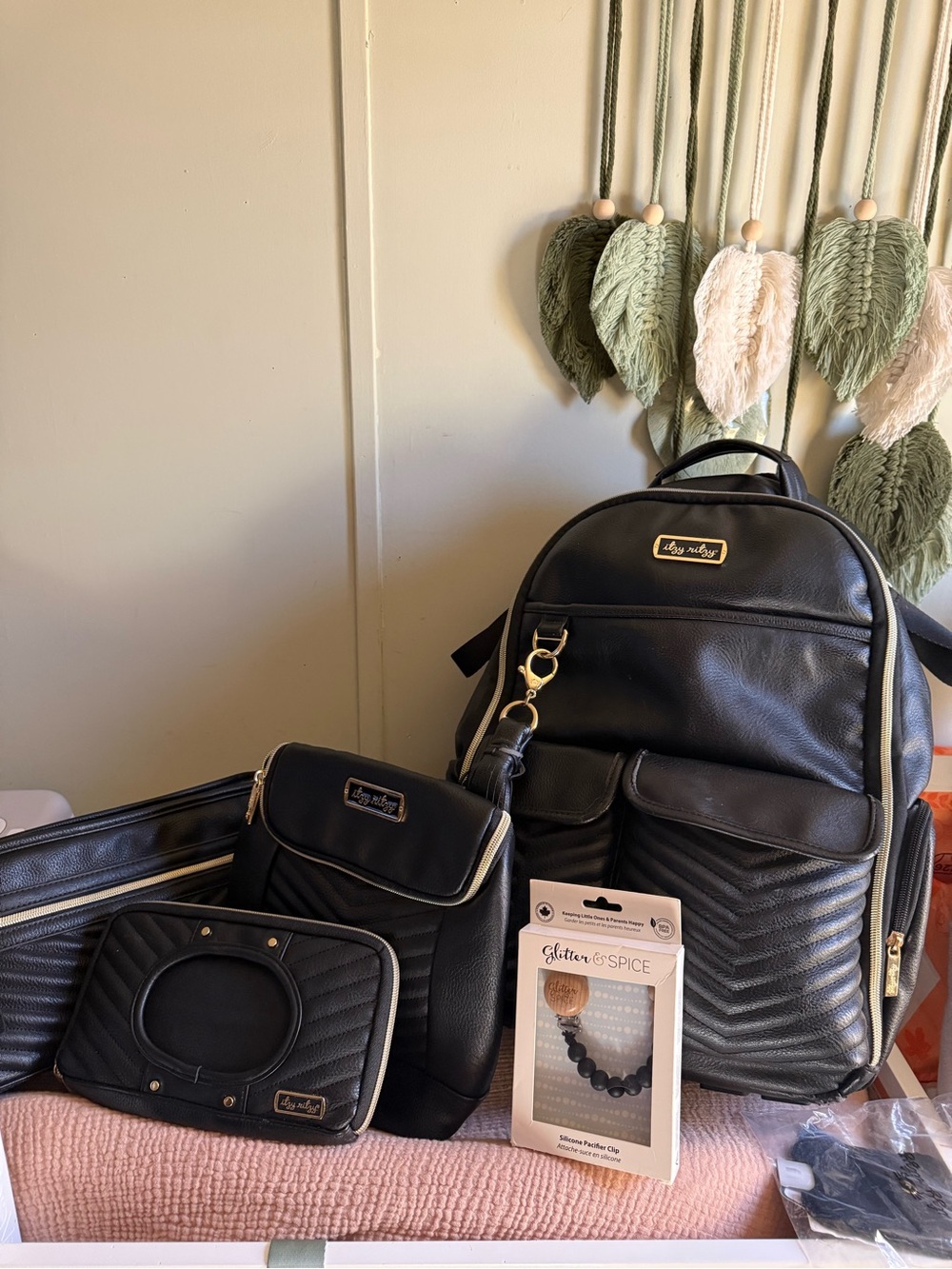 Itzy Ritzy Jetsetter Bundle